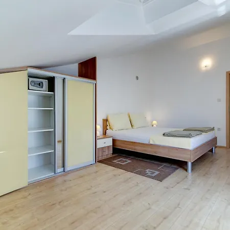 Lili Апартаменты *