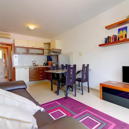 Lili Apartmán *