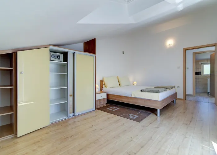 Lili Апартаменты *