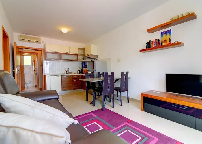 Lili Апартаменты *